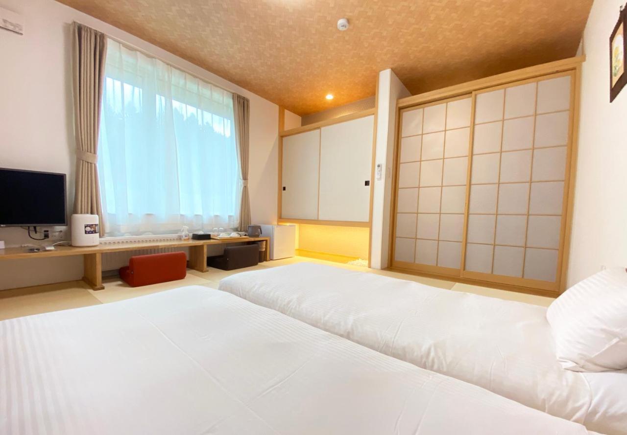 Hotel Hanafuji Inn Nakafurano Esterno foto