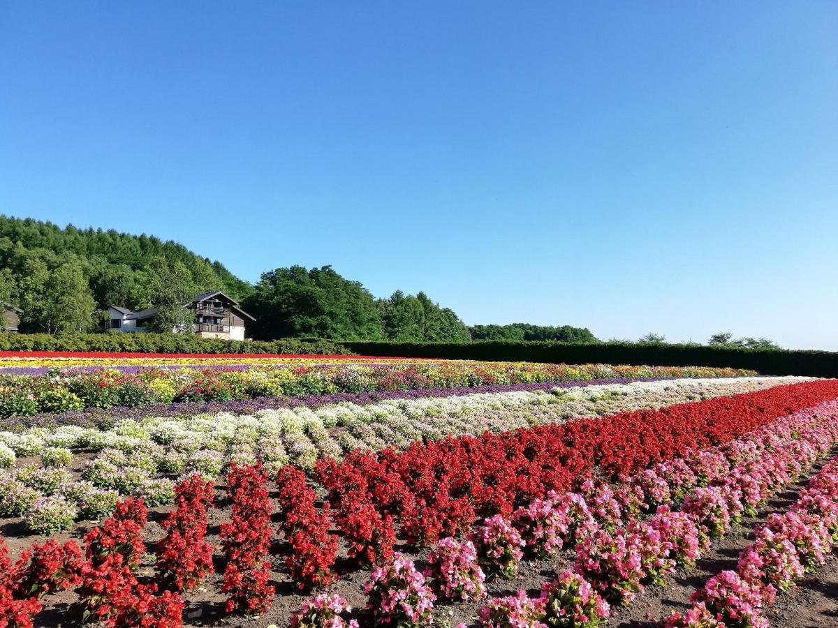 Hotel Hanafuji Inn NakaNakafurano Esterno foto