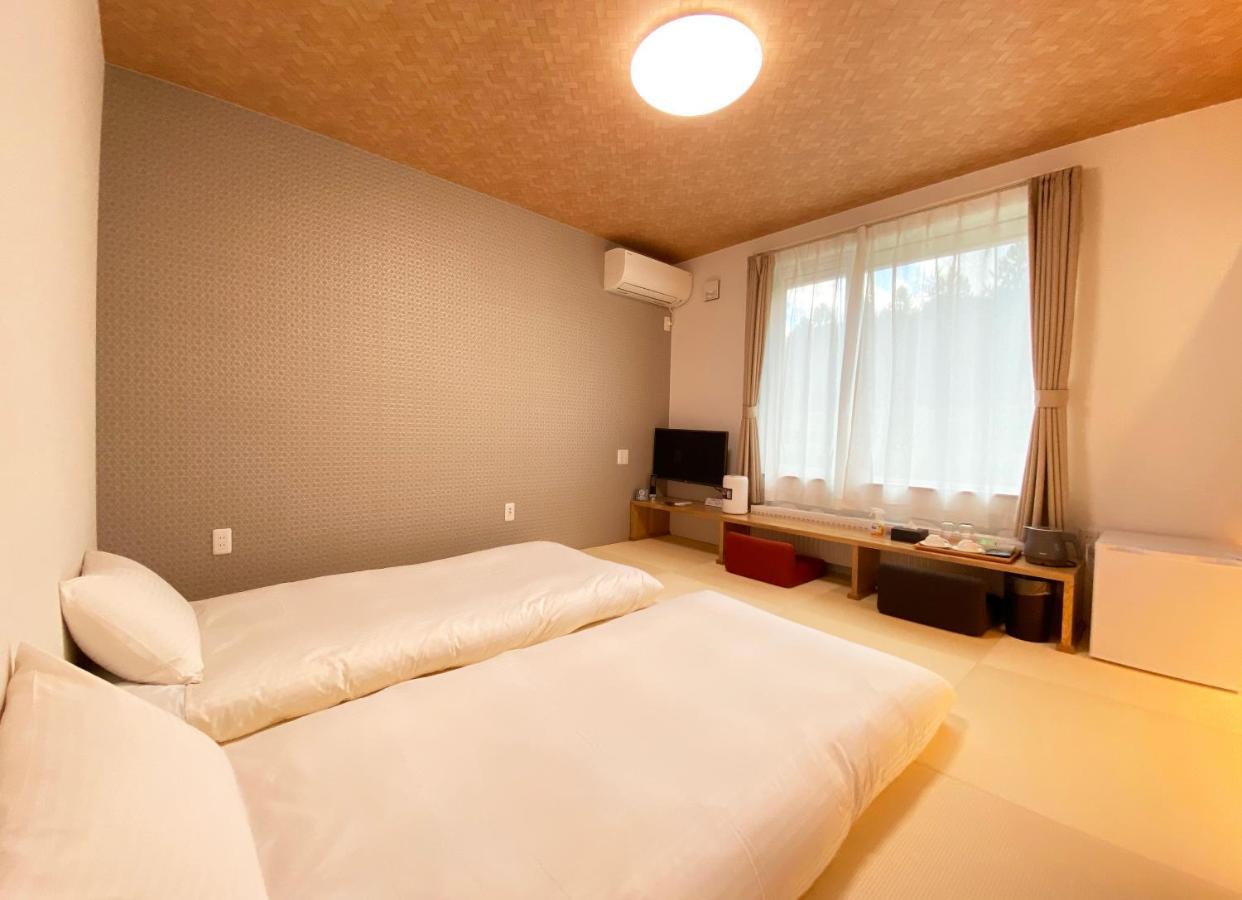 Hotel Hanafuji Inn Nakafurano Esterno foto