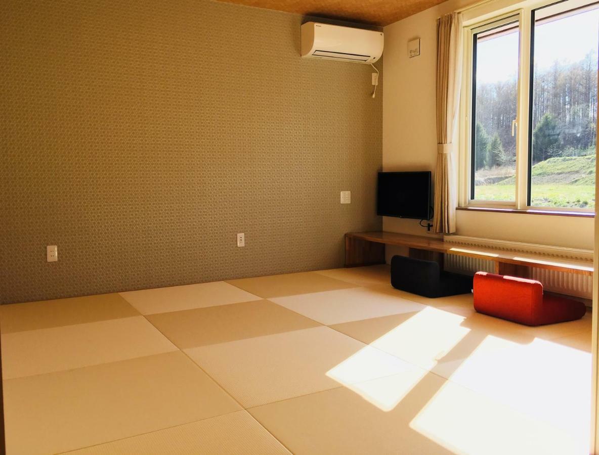 Hotel Hanafuji Inn Nakafurano Esterno foto