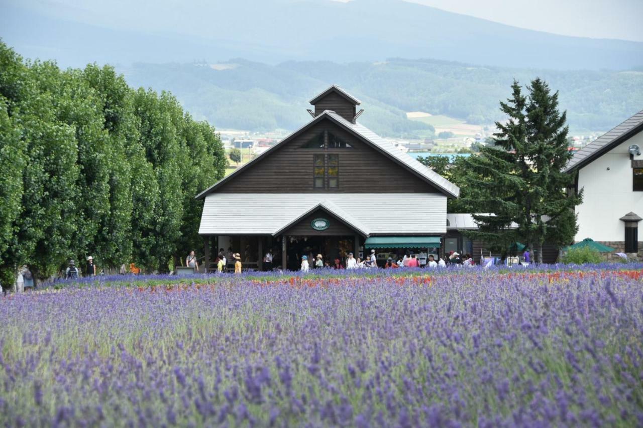 Hotel Hanafuji Inn NakaNakafurano Esterno foto